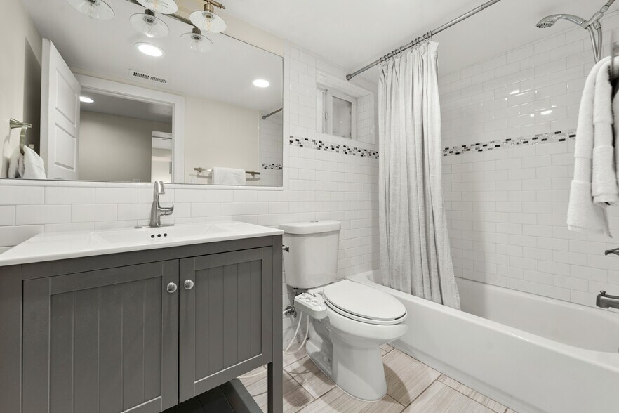 More Photos Of 1516 Cook St, Denver Light Distribution For Sale