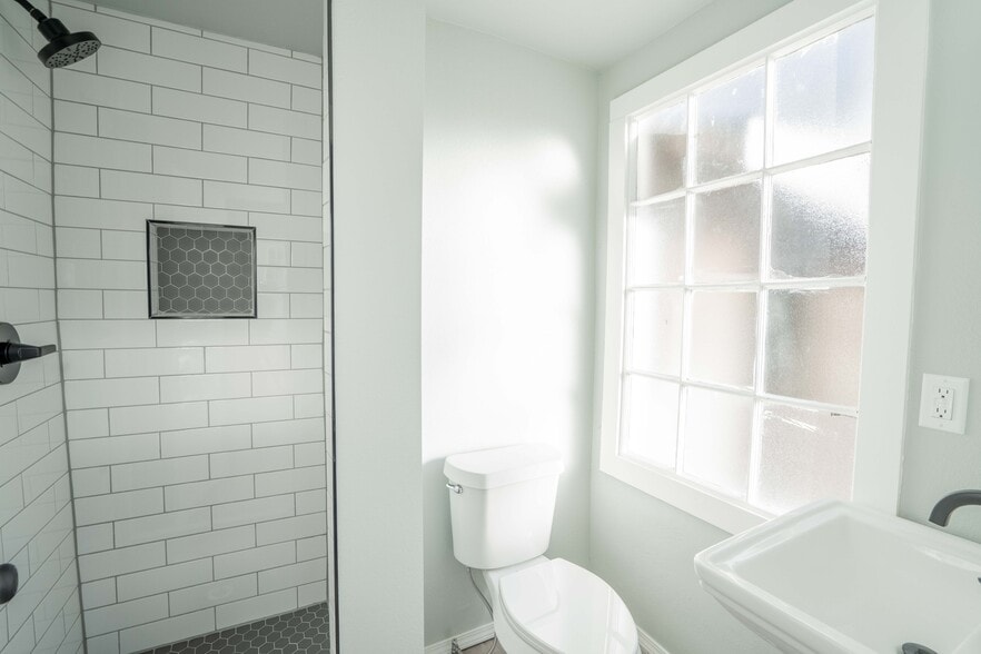 More Photos Of 1703 S Quaker Ave, Tulsa Apartments For Sale