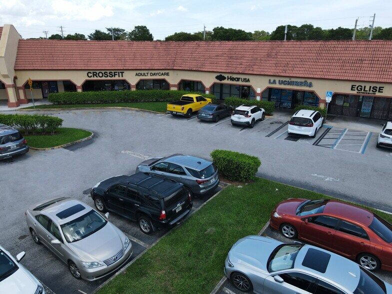 More Photos Of 12315-12389 Pembroke Rd, Pembroke Pines Unknown For Lease