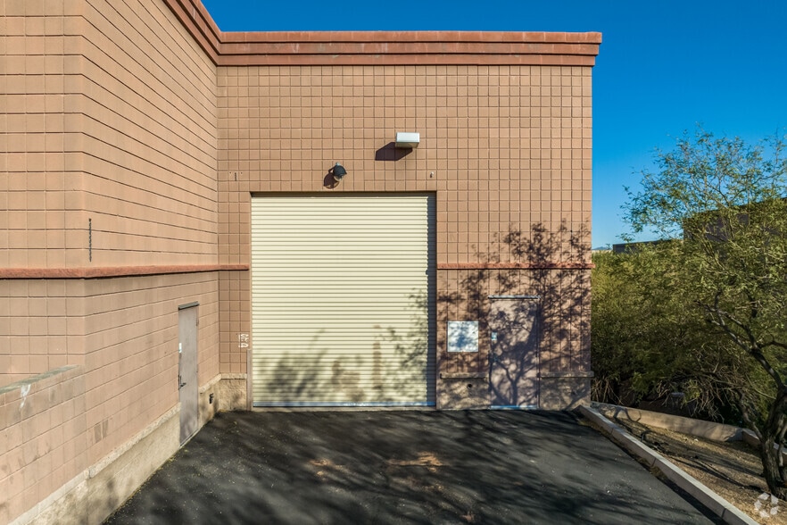 More Photos Of 42205 N Vision Way, Phoenix Department Store For Lease