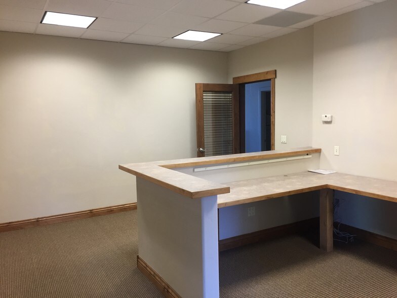 More Photos Of 1160 Capitol St, Eagle Storefront Retail Office For Sale