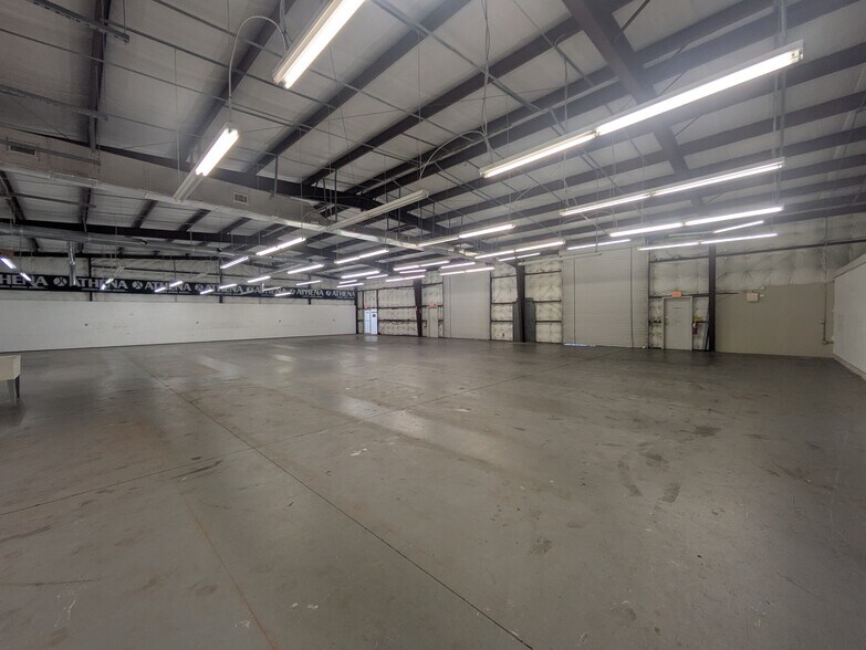 More Photos Of 2308 58th Ave E, Sarasota Warehouse For Sale