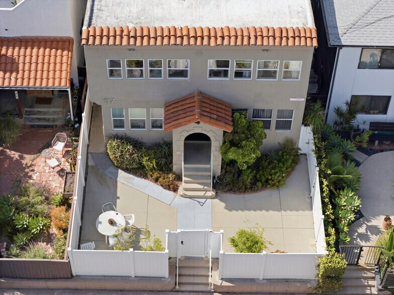 More Photos Of 117 Paloma Ave, Venice Apartments For Sale
