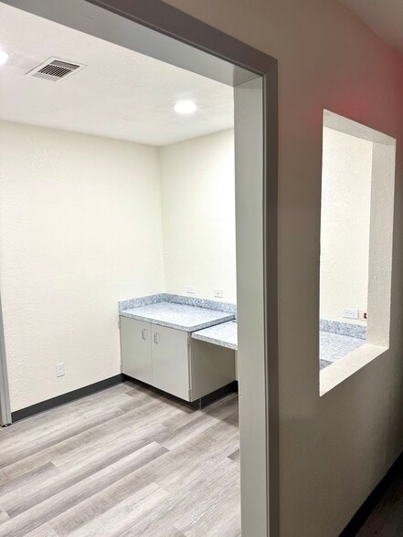 More Photos Of 2095 W Main St, League City Medical For Lease