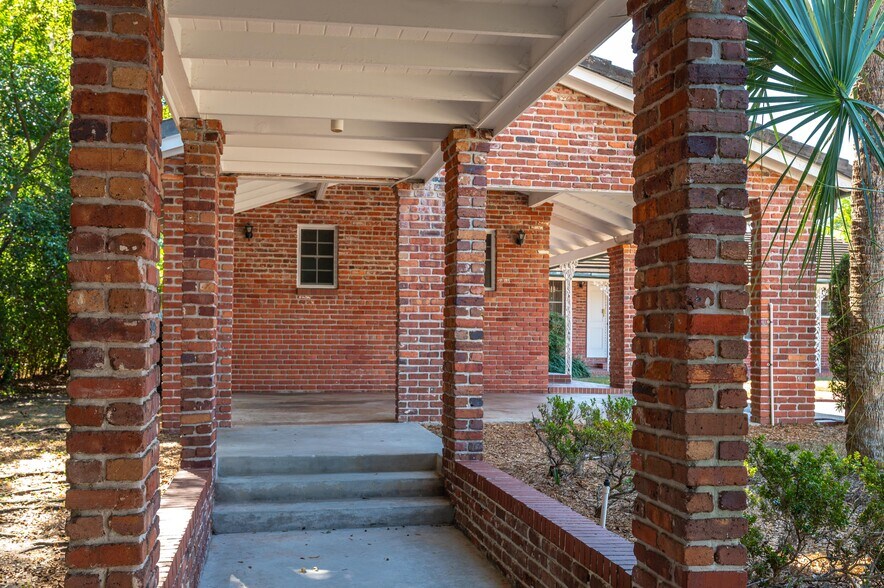 More Photos Of 510 E Parker St, Bartow Office For Sale