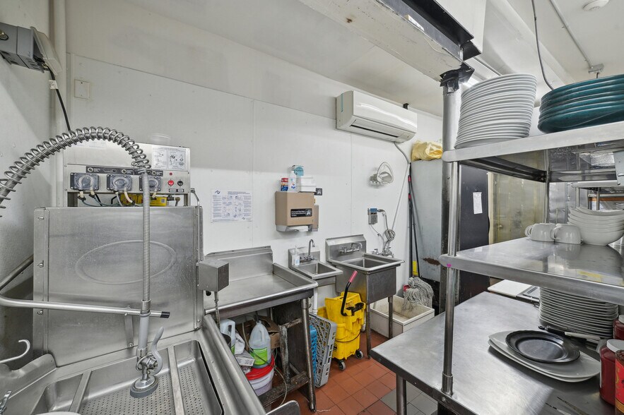 More Photos Of 487-489 21st Ave, Paterson Bar For Sale