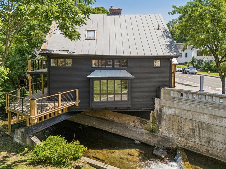 More Photos Of 26 Central St, Woodstock General Retail For Sale