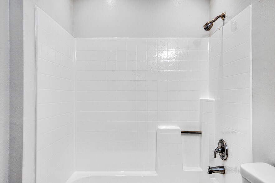 More Photos Of 511 S Carondelet St, Los Angeles Apartments For Sale