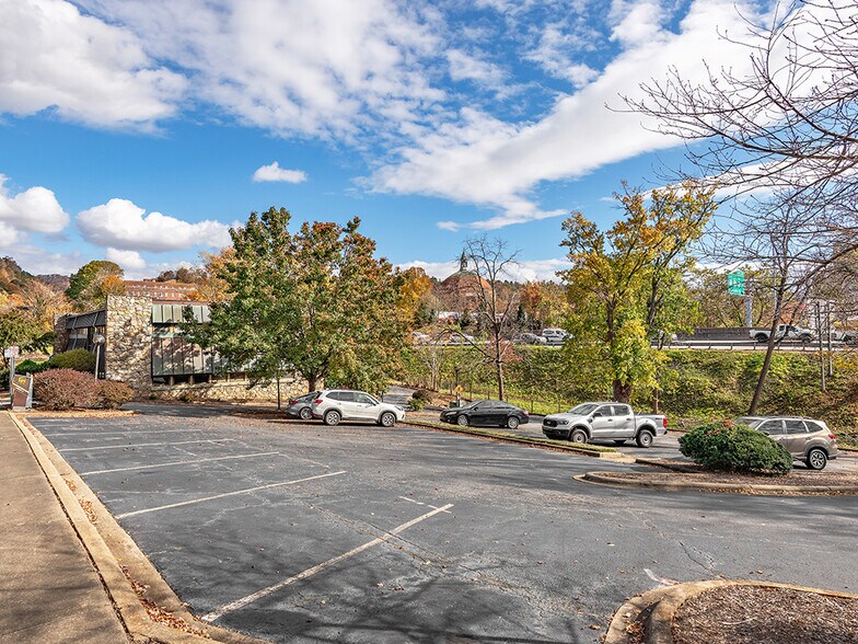More Photos Of 7 Orchard St, Asheville Bank For Lease