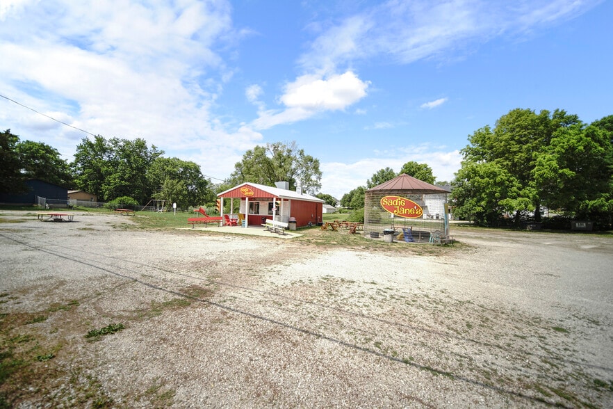 More Photos Of 503 Main st, New Sharon General Retail For Sale