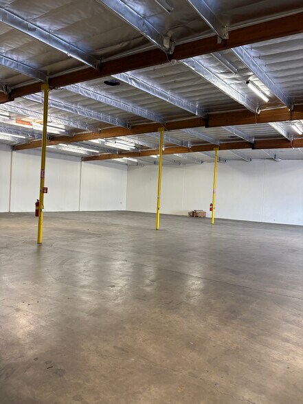 More Photos Of 1512 Kona Dr, Compton Warehouse For Lease