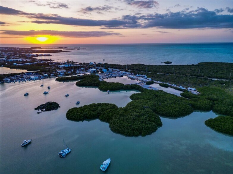 More Photos Of 13900 Overseas Hwy, Marathon Service For Sale