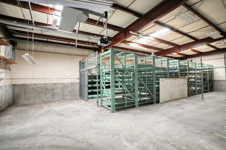 More Photos Of 109 Apremont Way, Westfield Manufacturing For Lease