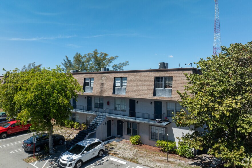 More Photos Of 3901 36th Ct, West Palm Beach Apartments For Sale