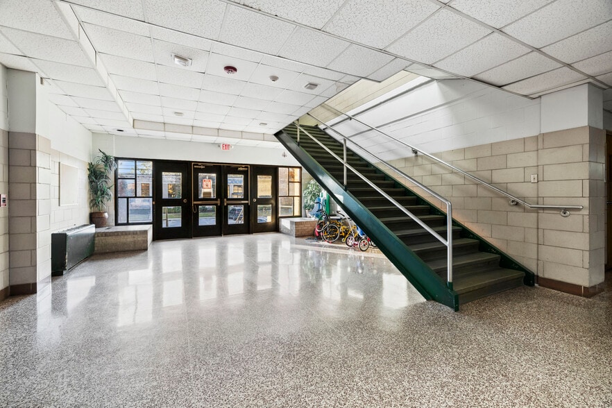 More Photos Of 500 Magrill st, Longview Loft Creative Space For Sale