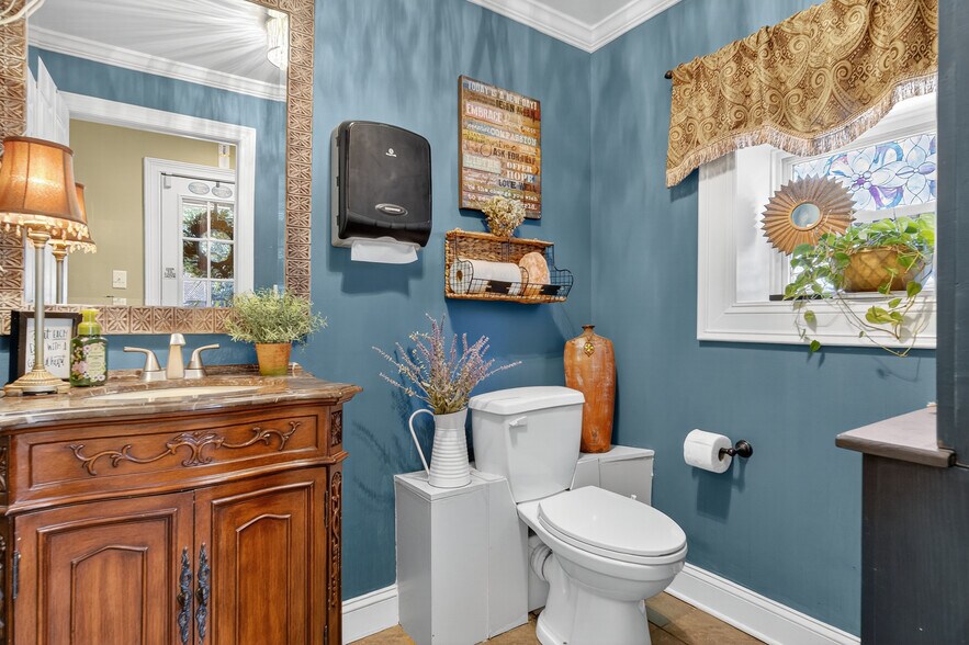 More Photos Of 19428 Zion Ave, Cornelius Office For Sale