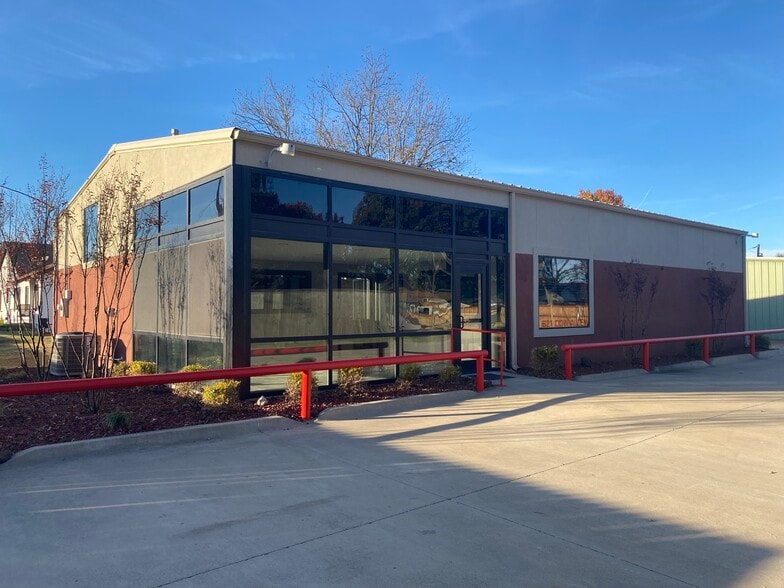 Primary Photo Of 621 Cow Alley Rd, Waxahachie Showroom For Sale