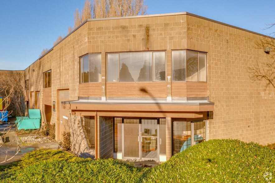 More Photos Of 2551 Vauxhall Pl, Richmond Flex For Lease