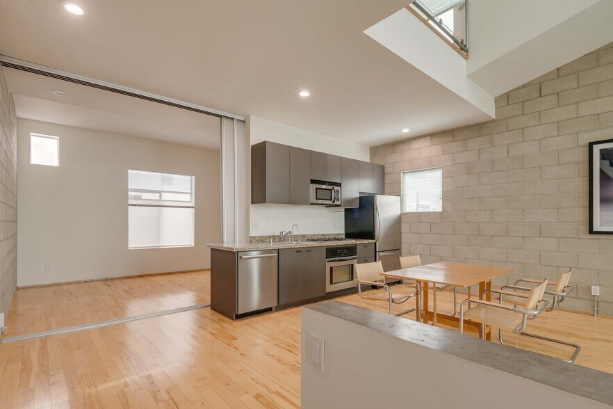 More Photos Of 717-743 N Highland Ave, Los Angeles Flex For Sale