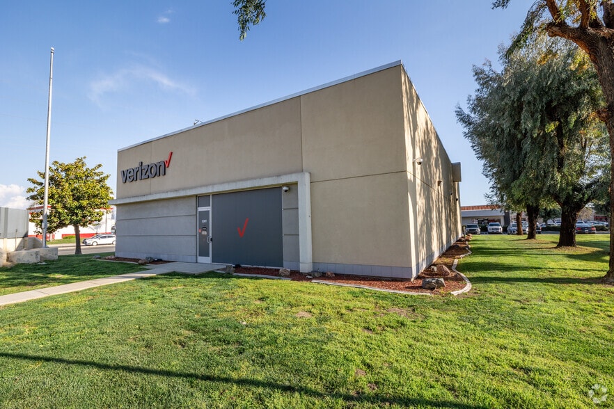 More Photos Of 3301-3491 W Florida Ave, Hemet Unknown For Lease