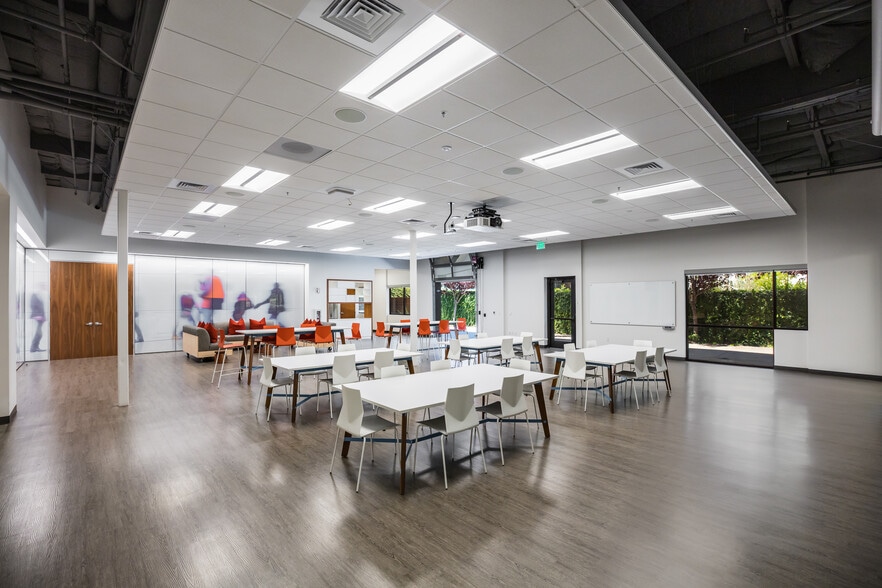 More Photos Of 674-680 W Maude Ave, Sunnyvale Research And Development For Lease