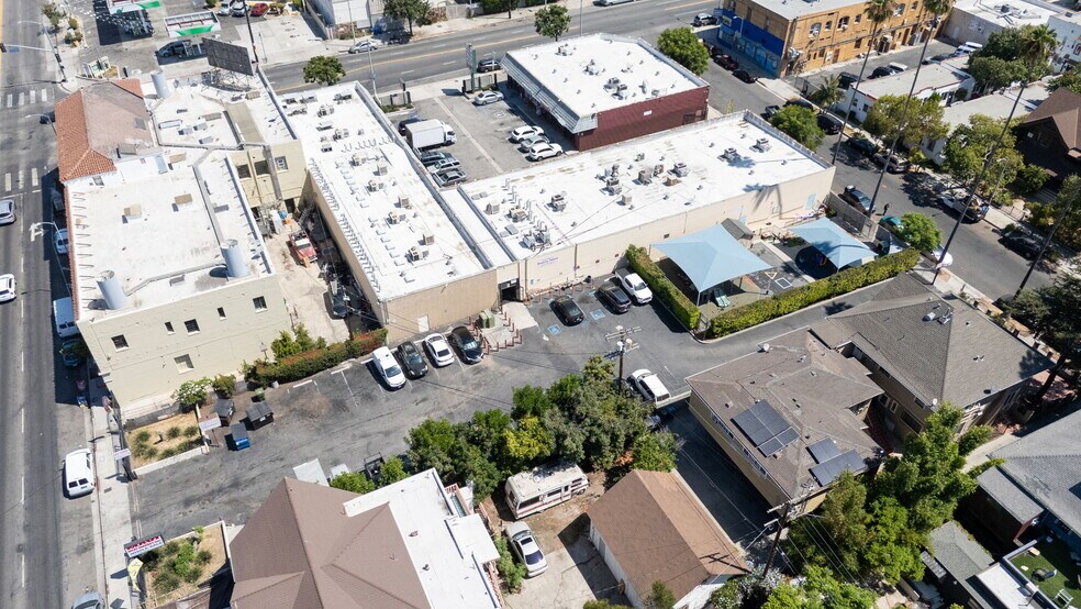 More Photos Of 1660 W Adams Blvd, Los Angeles Storefront For Sale
