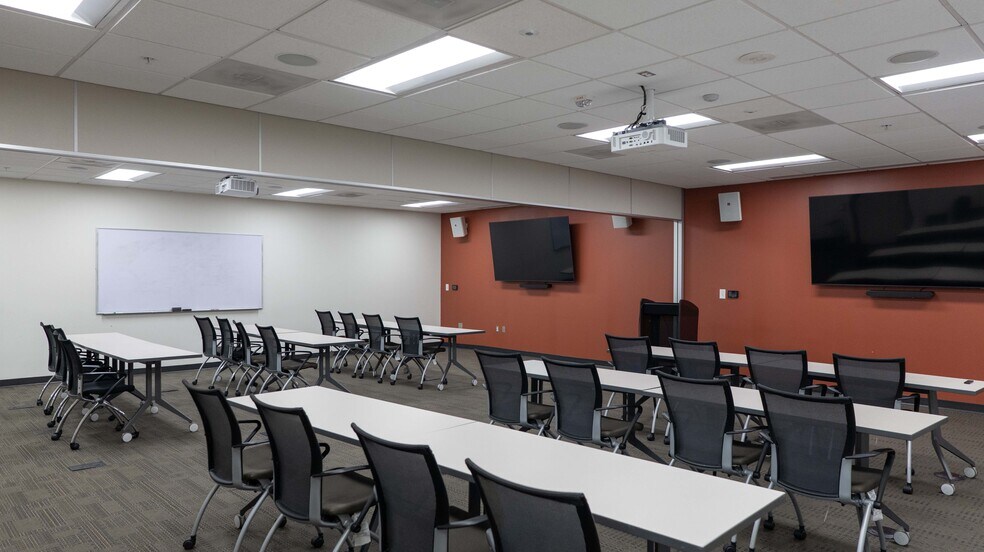 More Photos Of 600 Wilshire Dr, Troy Office For Sale