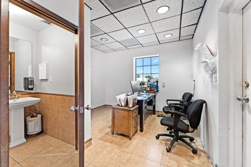 More Photos Of 340 King St, Cocoa Office For Sale