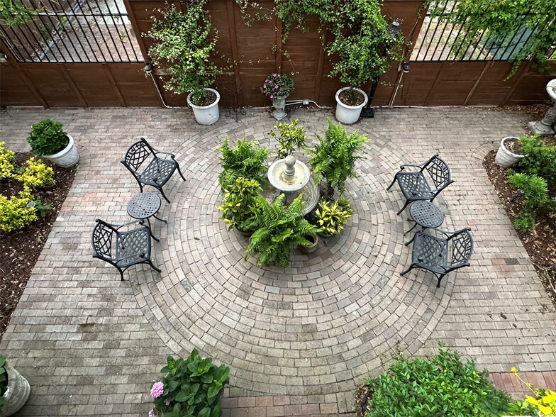 More Photos Of 402 E Gaston St, Savannah Hospitality For Sale