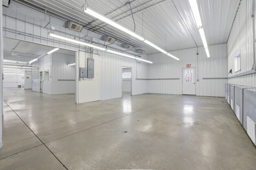More Photos Of 15652 200th St, Hutchinson Flex For Lease