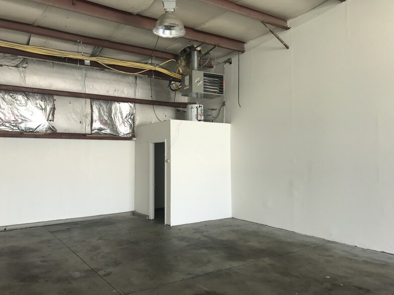 More Photos Of 6535 York St, Denver Warehouse For Lease