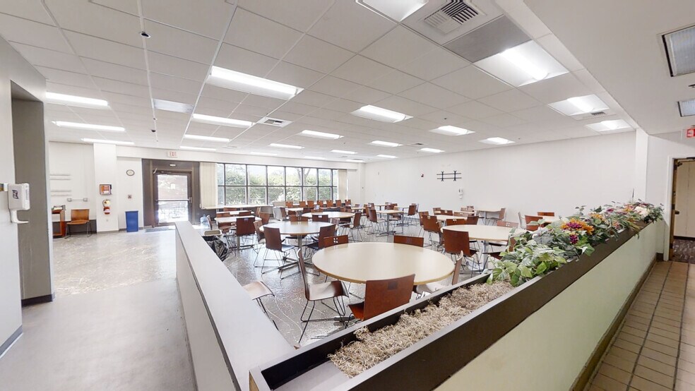 More Photos Of 15883 W Sprague Rd, Strongsville Office For Sale