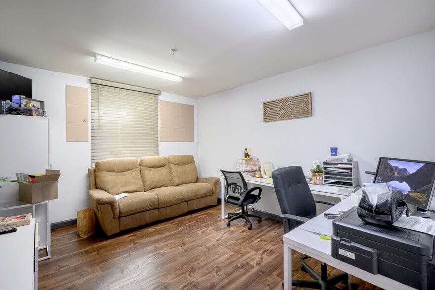 More Photos Of 3210 N San Fernando Blvd, Burbank Warehouse For Sale