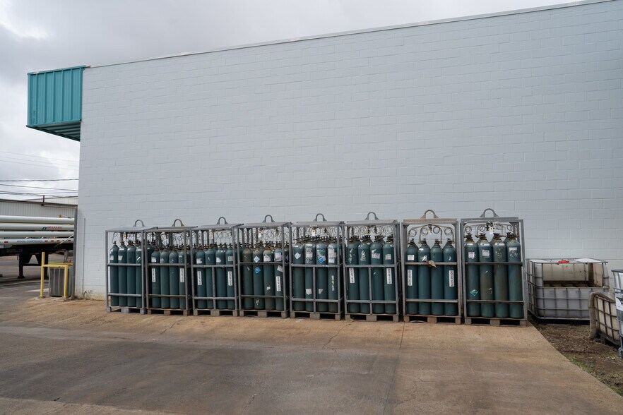 More Photos Of 3048 Aukele St, Lihue Warehouse For Sale