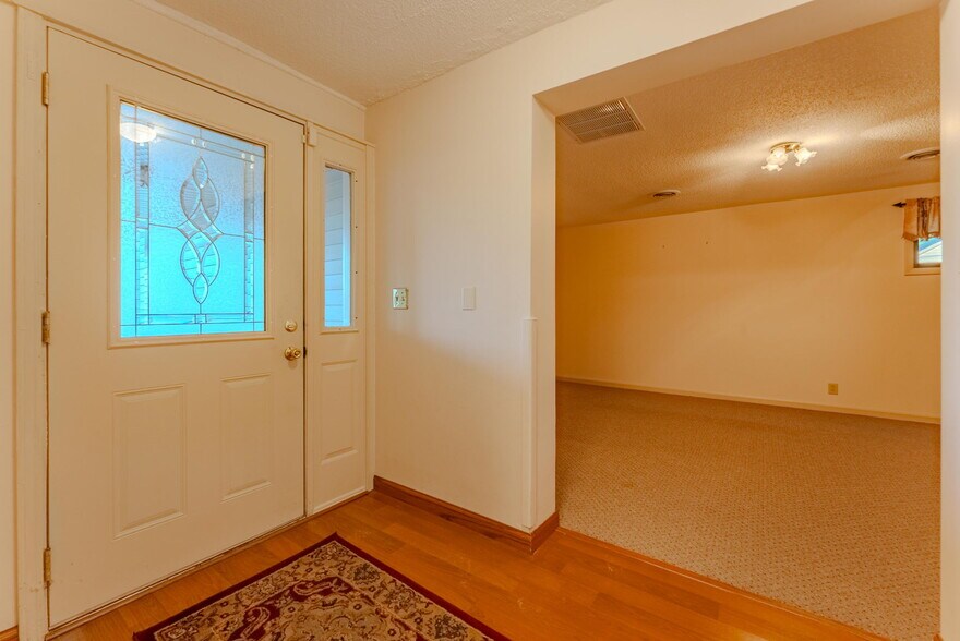 More Photos Of 508 N Broadway, Peru Office For Sale