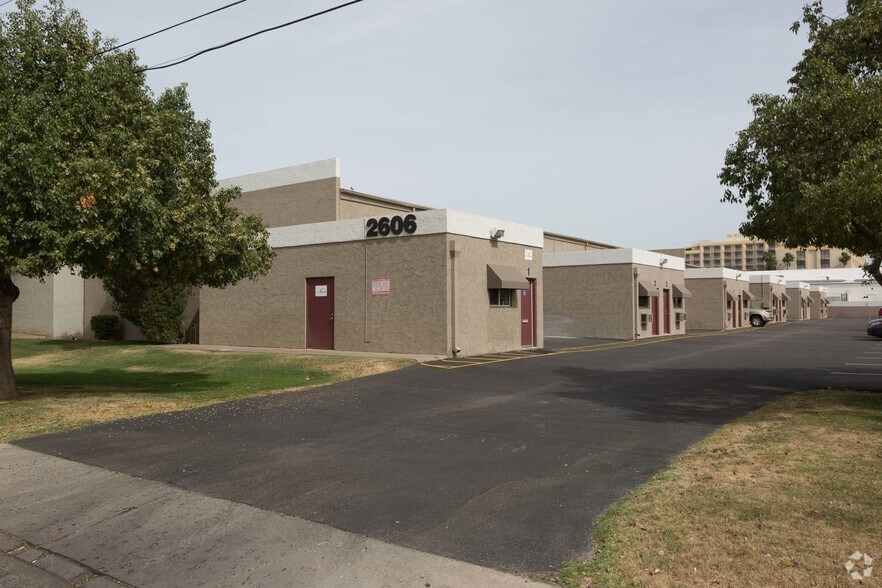 More Photos Of 2602-2606 W Townley Ave, Phoenix Warehouse For Lease