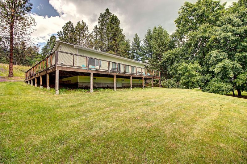 More Photos Of 23113 Rollins Lakeshore Dr, Rollins General Retail For Sale