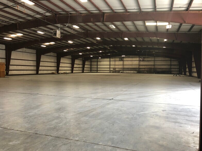 More Photos Of 4322 McBrayer Rd, Oakwood Warehouse For Lease