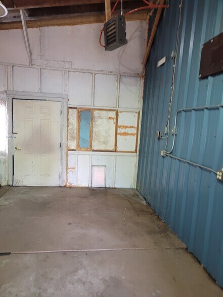 More Photos Of 1209 Dennis Rd, North Pole Warehouse For Lease