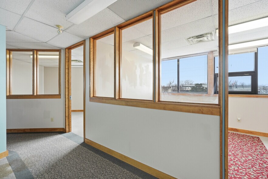 More Photos Of 149 N Murray St, Quinte West Office For Sale