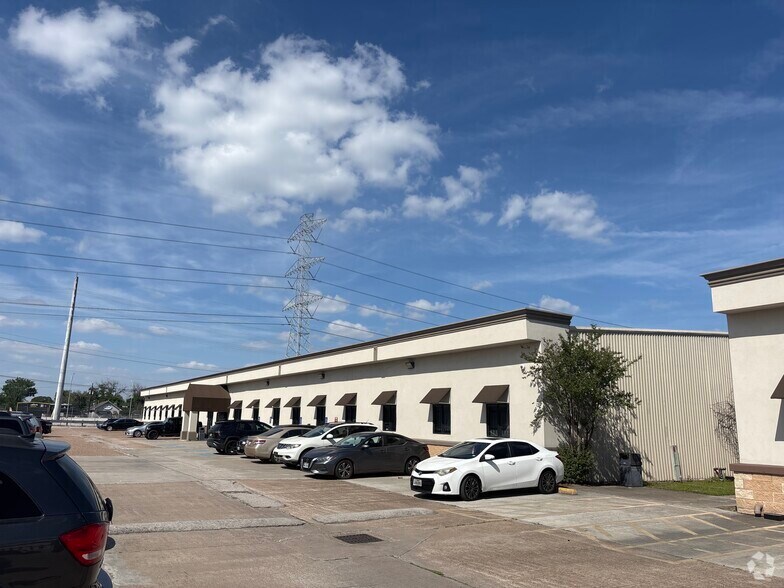More Photos Of 9450 Harwin Dr, Houston Unknown For Lease