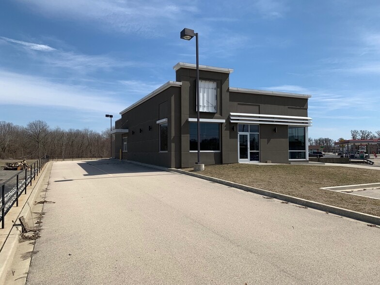 More Photos Of 800 W Walnut St, Watseka Fast Food For Lease