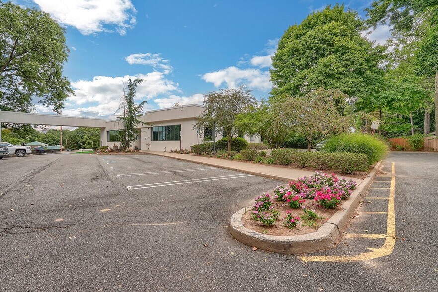 More Photos Of 79 Route 59, Airmont Medical For Lease