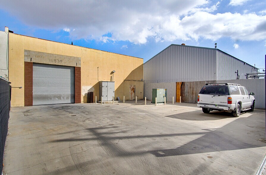 More Photos Of 15539 Vermont Ave, Paramount Manufacturing For Lease