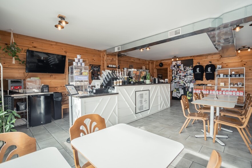 More Photos Of 5223 Columbus Ave, Anderson Storefront Retail Residential For Sale