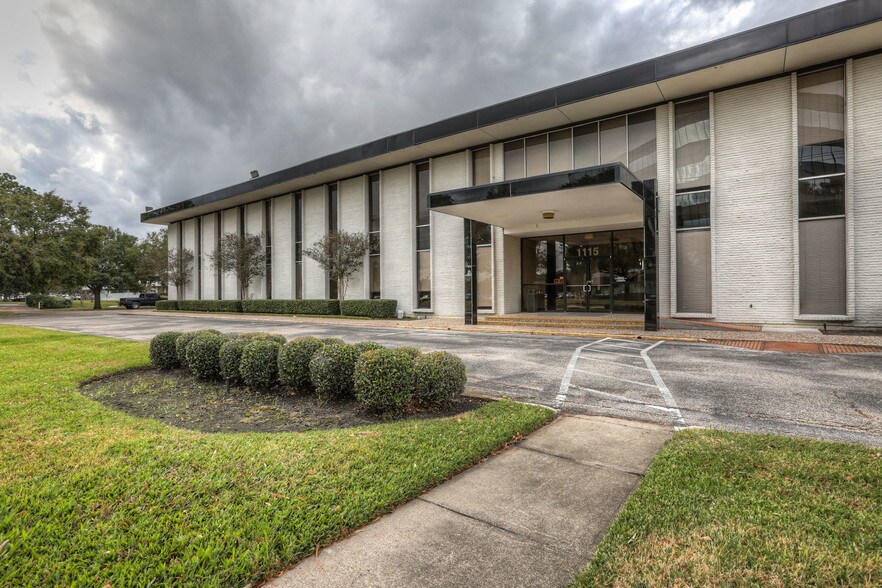 More Photos Of 1115 Gemini St, Houston Loft Creative Space For Lease