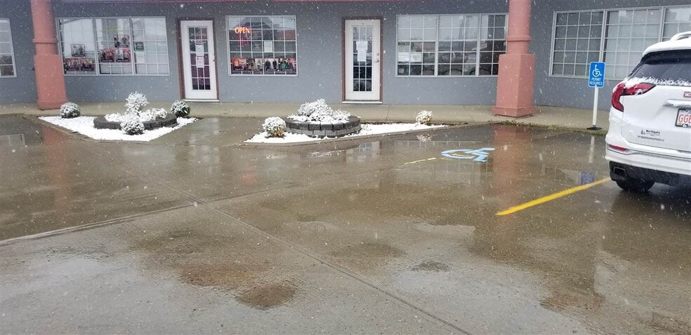 More Photos Of 6201 50th St, Leduc General Retail For Sale