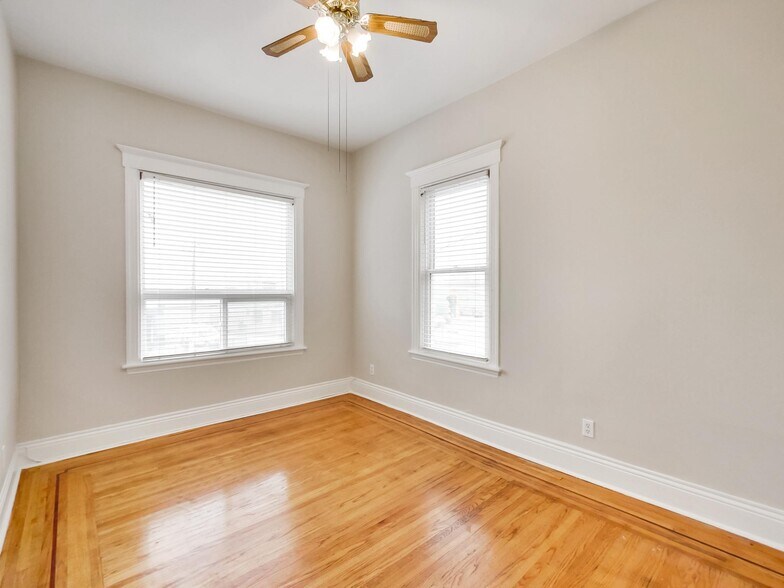 More Photos Of 443 Wentworth St N, Hamilton Storefront Retail Residential For Sale