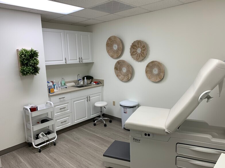 More Photos Of 1000 Executive Dr, Oviedo Medical For Lease