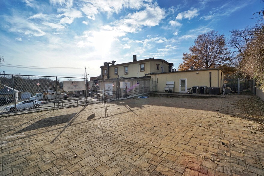 More Photos Of 35 Androvette St, Staten Island Storefront Retail Residential For Lease